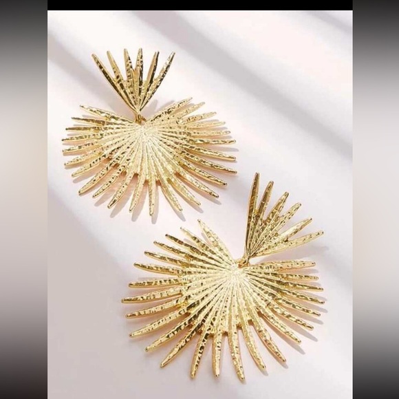 Jewelry - Personality Western Style
Vintage Exaggerated Heart Shaped Fan Tassel Earrings